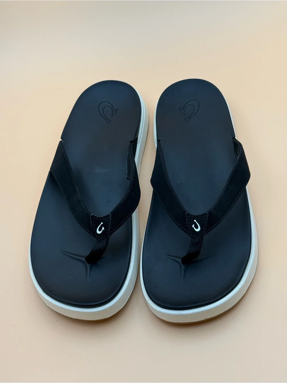 OluKai Black Solid Women’s Flip Flop Sandals Logo Non-Marking Slip-On US 8